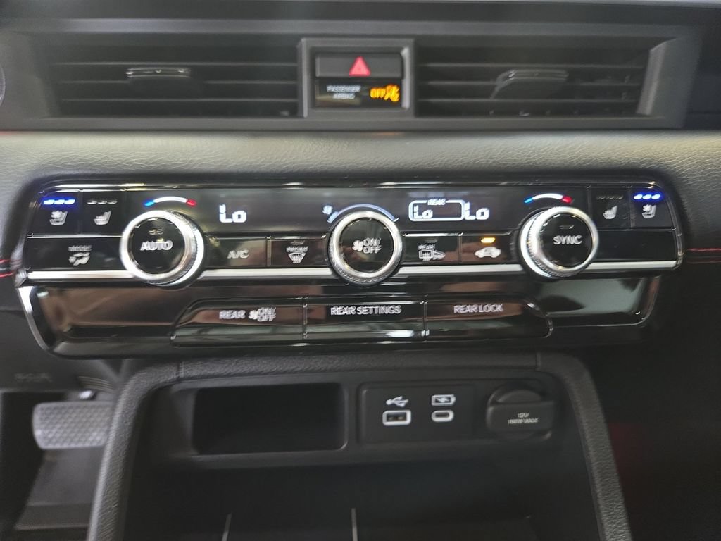 Used 2025 Honda Pilot Black Edition image 17