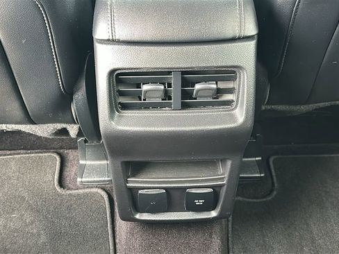 Used 2016 Ford Edge Titanium w/ Technology Package FWD image 32