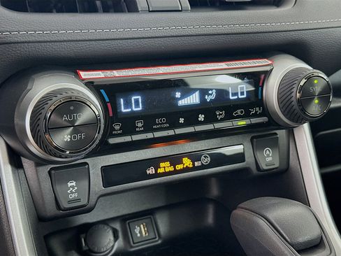 Used 2025 Toyota RAV4 XLE w/ Convenience Package image 23