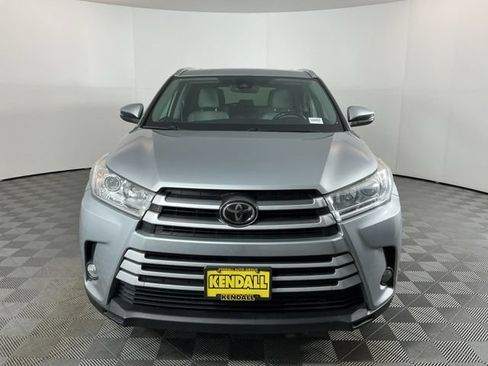 Used 2017 Toyota Highlander XLE AWD/4WD image 2