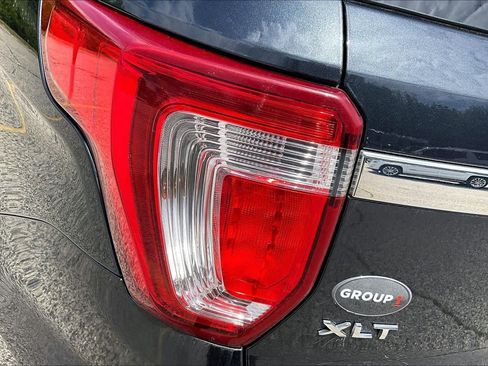 Used 2017 Ford Explorer XLT w/ Equipment Group 201A AWD/4WD image 28