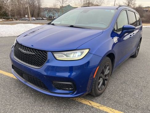 Used 2021 Chrysler Pacifica Touring w/ S Appearance Package image 4