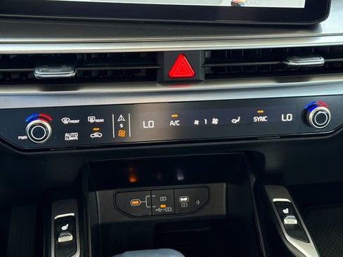 Certified 2025 Kia Sorento S image 28