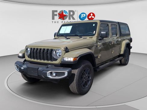 Used 2025 Jeep Gladiator Sport AWD/4WD image 1