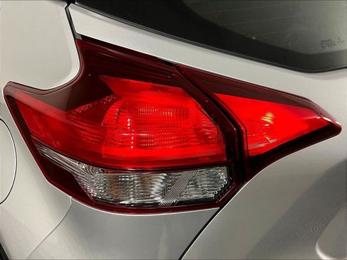 Used 2019 Nissan Kicks SV FWD image 23