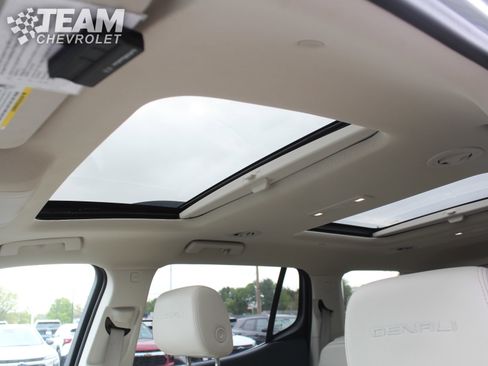 Used 2023 GMC Acadia Denali AWD/4WD image 12