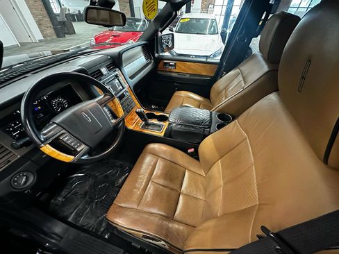 Used 2012 Lincoln Navigator 4WD image 10
