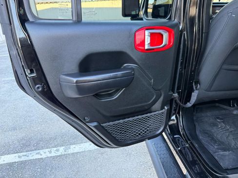 Used 2019 Jeep Wrangler Unlimited Sport S image 22