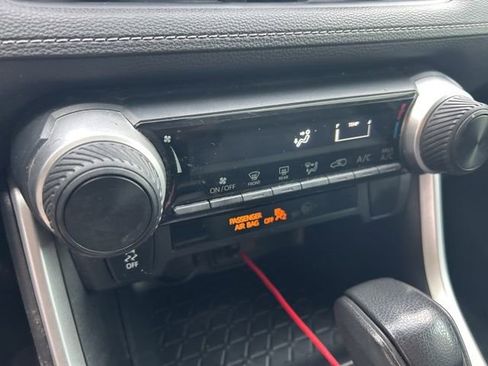 Used 2019 Toyota RAV4 LE image 37