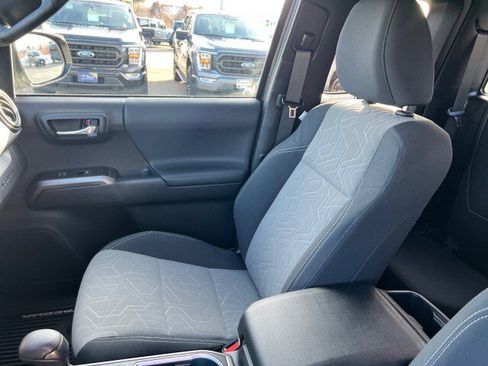 Used 2021 Toyota Tacoma TRD Off-Road w/ TRD Premium Off Road Package image 9