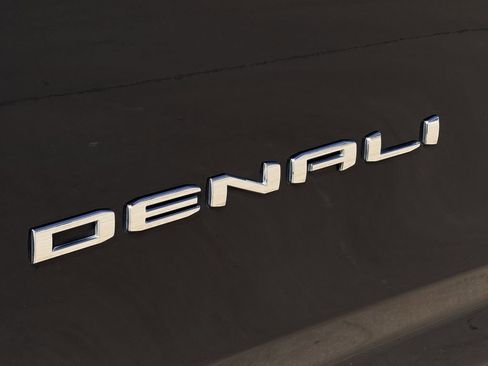 Used 2023 GMC Yukon Denali image 10