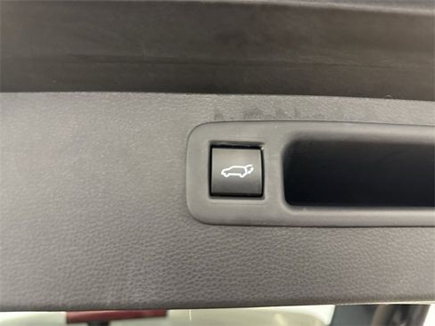 Used 2023 Toyota Highlander LE image 26