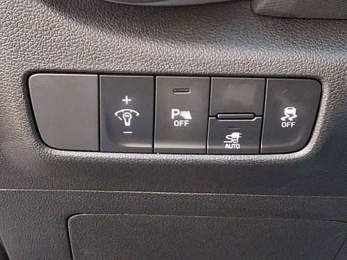 Used 2023 Hyundai Kona Limited image 37