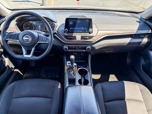 Used 2023 Nissan Altima 2.5 SV FWD image 11