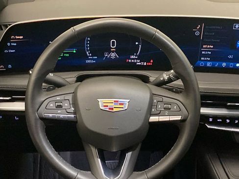 Used 2025 Cadillac XT4 Premium Luxury image 22