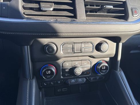 Used 2023 Chevrolet Suburban Premier image 15