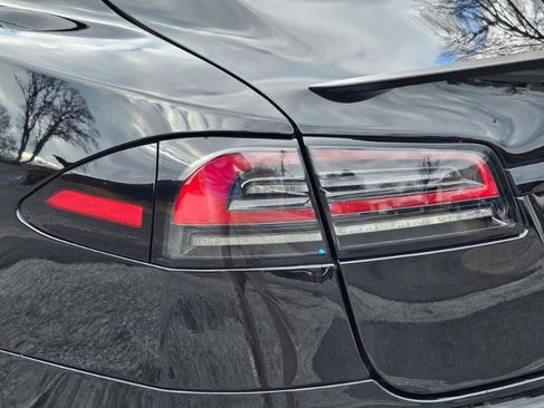 Used 2022 Tesla Model S Plaid image 18