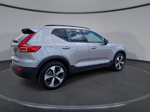 Certified 2026 Volvo XC40 B5 Plus AWD/4WD image 7