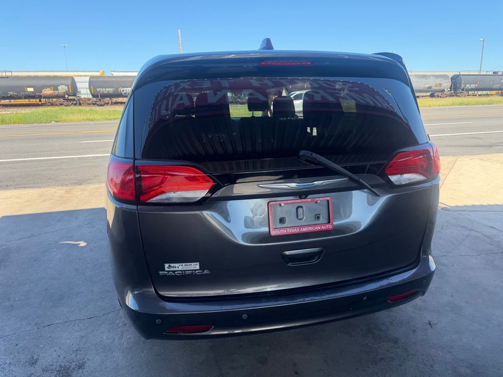 Used 2018 Chrysler Pacifica Touring FWD image 12