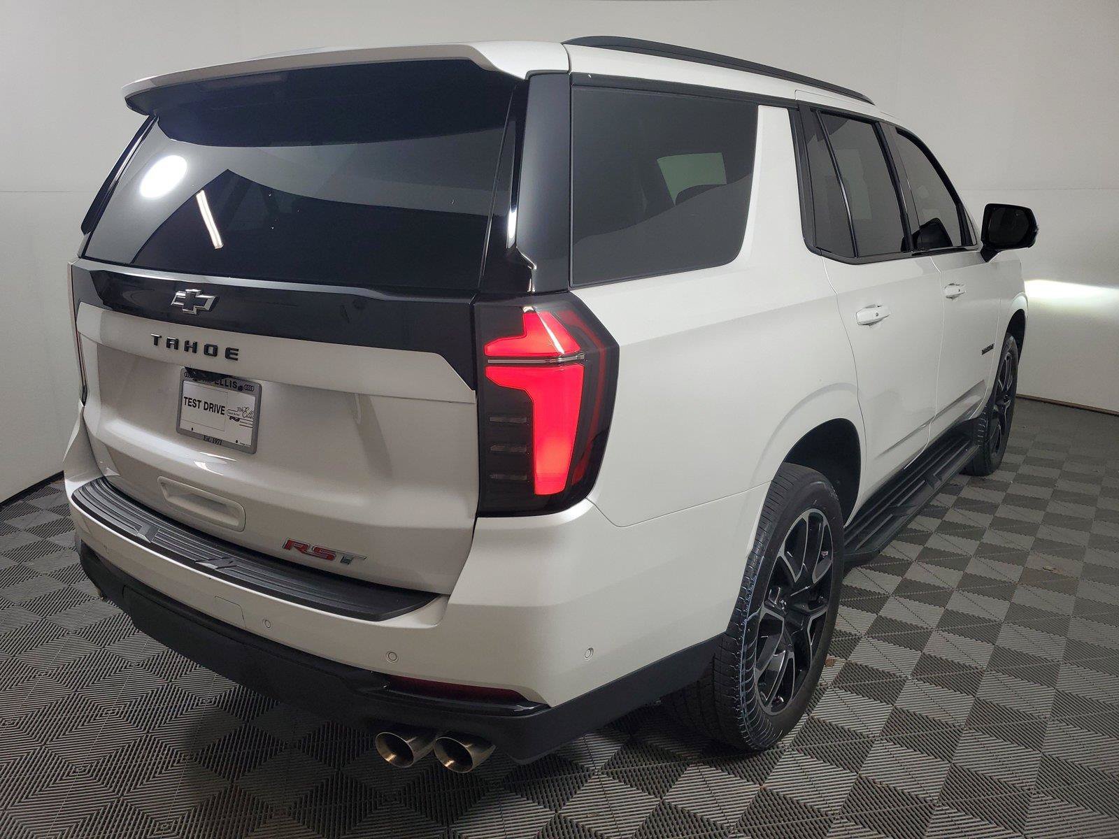 Used 2025 Chevrolet Tahoe RST w/ Advanced Technology Package AWD/4WD image 6