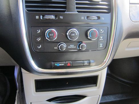 Used 2017 Dodge Grand Caravan SE w/ Power Window Group FWD image 18