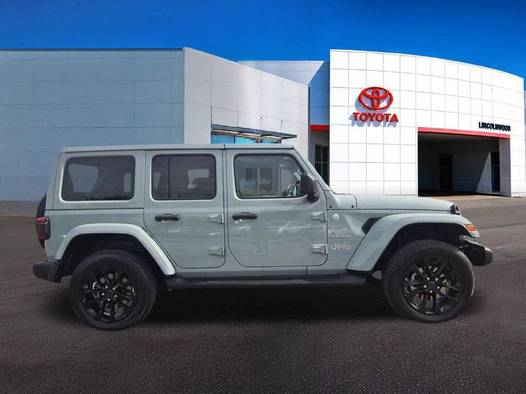 Used 2024 Jeep Wrangler Unlimited Sahara w/ Technology Group AWD/4WD image 9