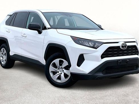 Used 2022 Toyota RAV4 LE image 1