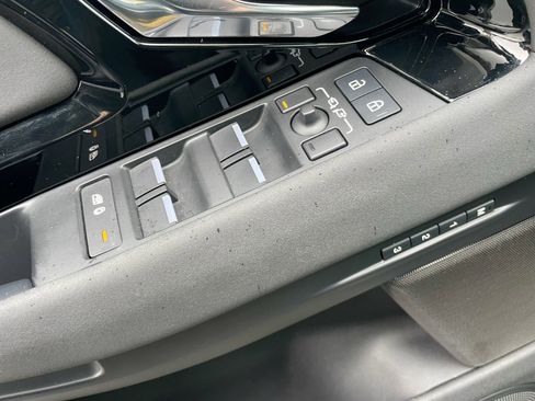 Certified 2024 Land Rover Range Rover Evoque S image 11