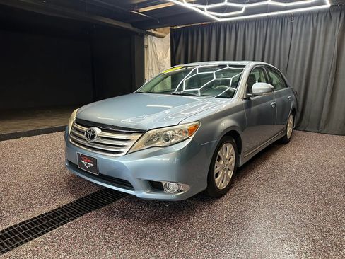 Used 2011 Toyota Avalon FWD image 3