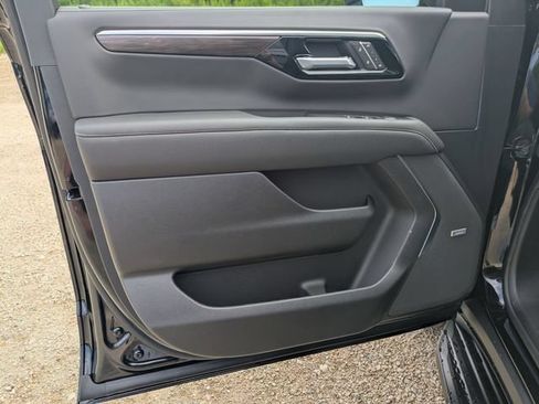 New 2026 Chevrolet Suburban Premier AWD/4WD image 8