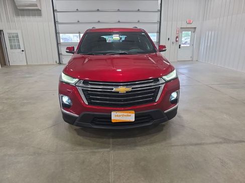 Used 2023 Chevrolet Traverse LT w/ Rear Camera Mirror Package AWD/4WD image 3