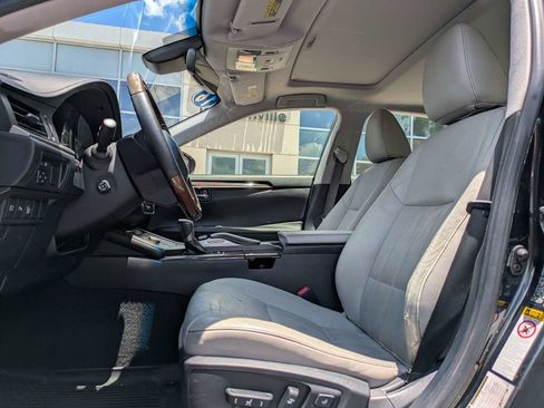 Used 2016 Lexus ES 350 w/ Luxury Package w/Wood Trim FWD image 2