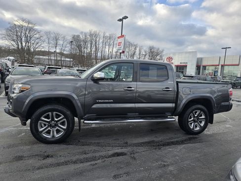 Used 2018 Toyota Tacoma Limited image 3