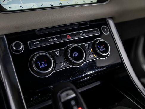 Used 2017 Land Rover Range Rover Sport HSE image 26