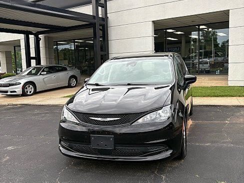 Used 2024 Chrysler Voyager LX FWD image 3