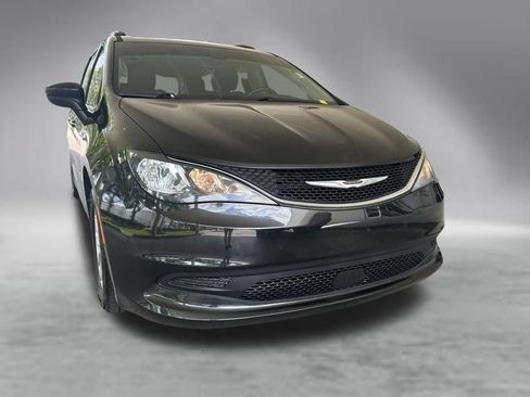 Used 2021 Chrysler Voyager Lxi FWD image 2