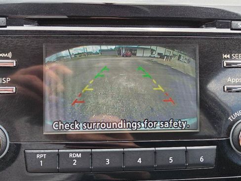 Used 2016 Nissan Rogue SV FWD image 18