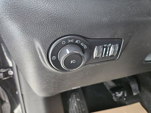 Used 2023 Jeep Compass Latitude w/ Convenience Group image 24