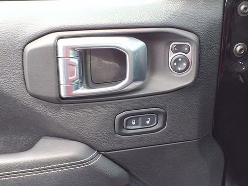 Used 2021 Jeep Wrangler Unlimited Sahara AWD/4WD image 9