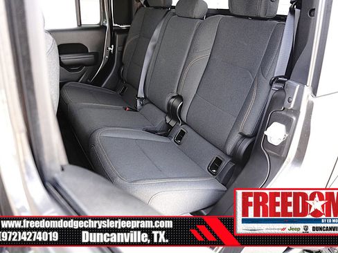 Used 2024 Jeep Gladiator Sport AWD/4WD image 14