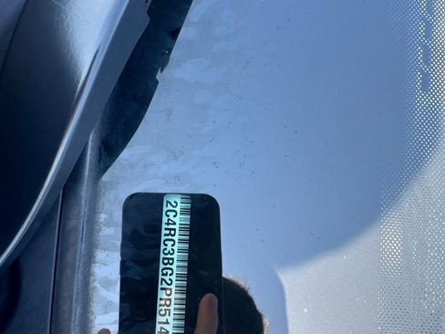 Used 2023 Chrysler Pacifica Touring-L image 1