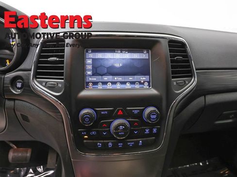 Used 2021 Jeep Grand Cherokee Laredo AWD/4WD image 11
