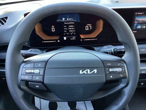 Used 2025 Kia K4 FWD image 25