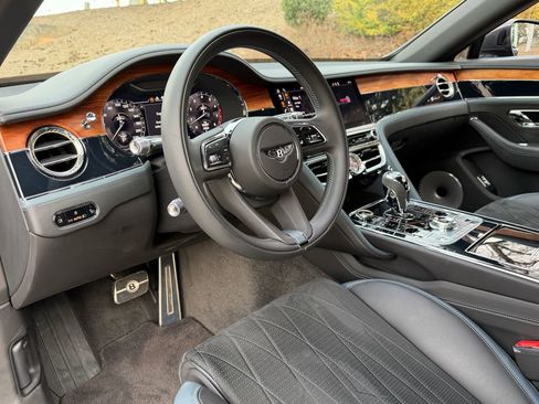 Used 2023 Bentley Flying Spur W12 image 18