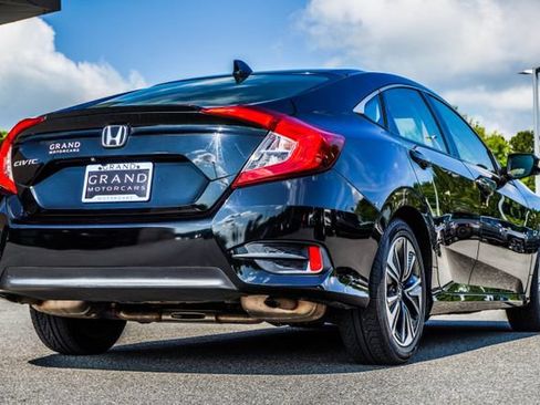 Used 2018 Honda Civic EX-T image 11