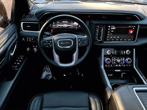 Used 2023 GMC Yukon Denali image 5