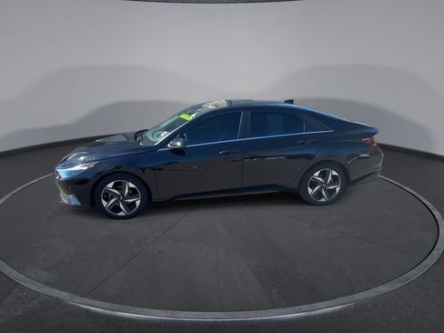 Used 2022 Hyundai Elantra SEL w/ Convenience + Premium Package image 8