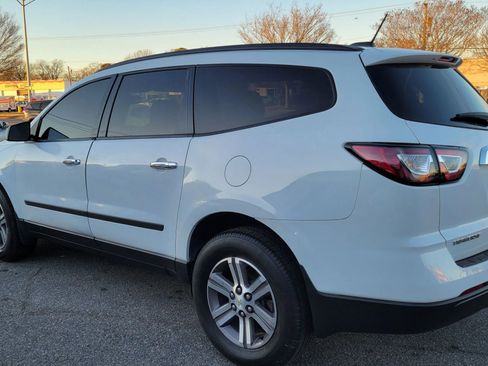 Used 2017 Chevrolet Traverse LS FWD image 3