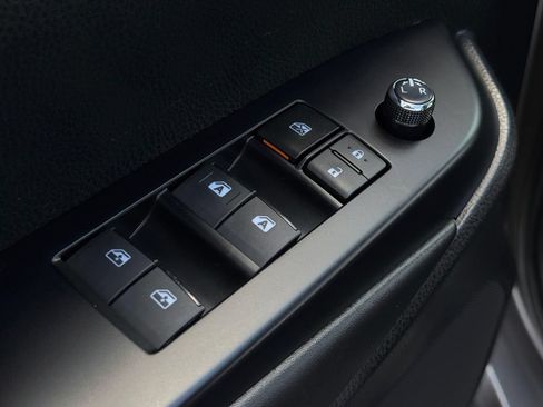 Certified 2019 Toyota Highlander XLE AWD/4WD image 11