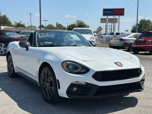 Used 2018 FIAT 124 Spider Abarth w/ Convenience Group RWD image 6